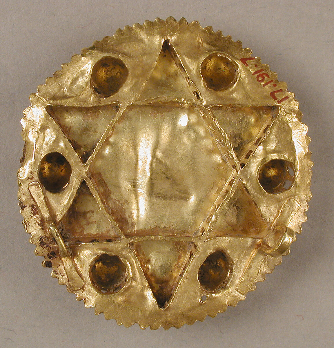 Brooch, Gold, pearls, glass, cloisonné enamel, Ottonian