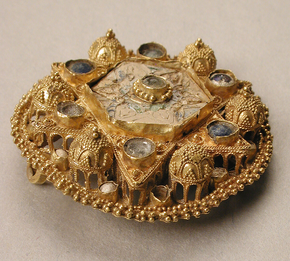 Brooch, Gold, pearls, glass, cloisonné enamel, Ottonian