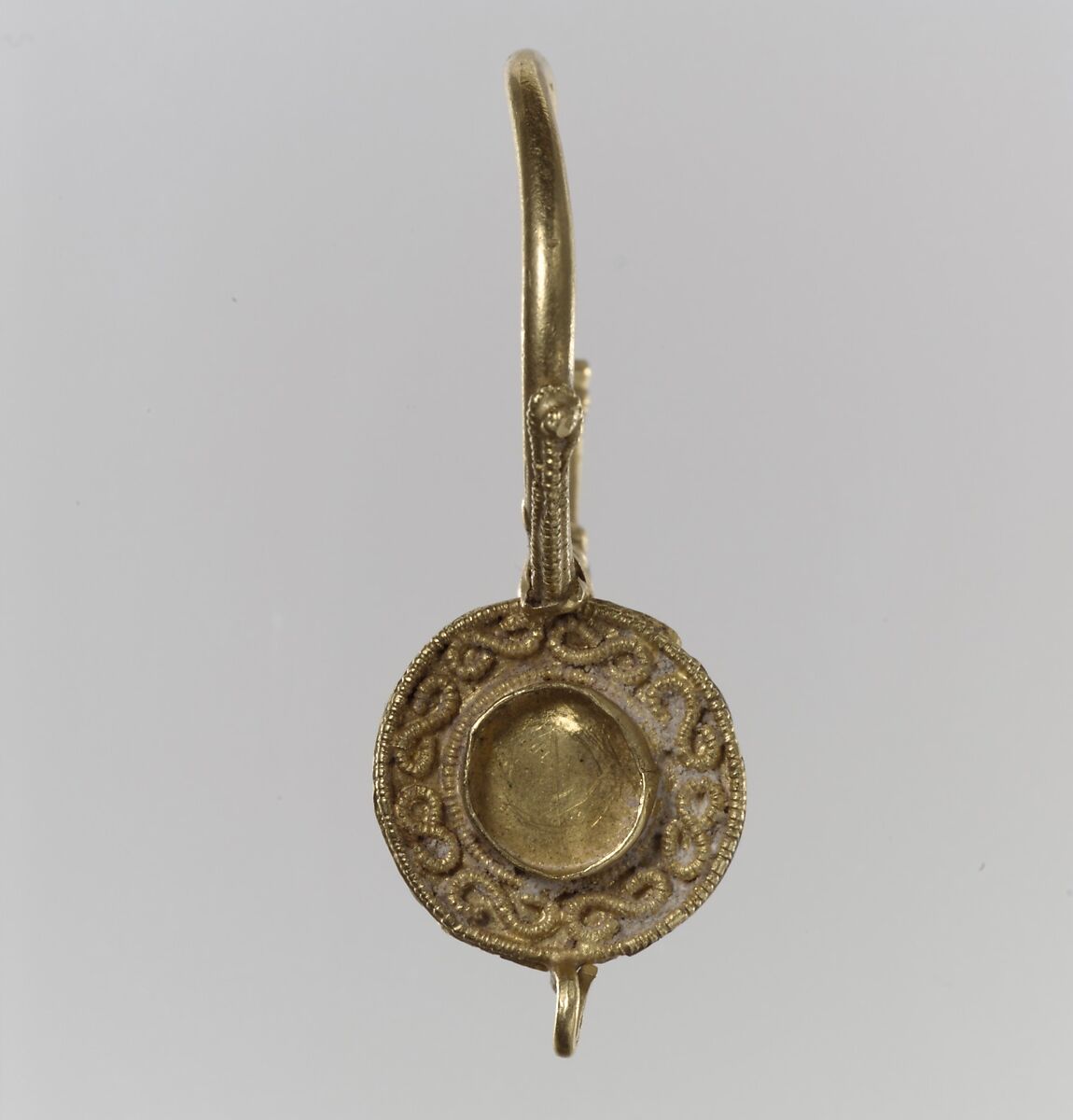 Earring, Gold, Langobardic or Byzantine (?) 