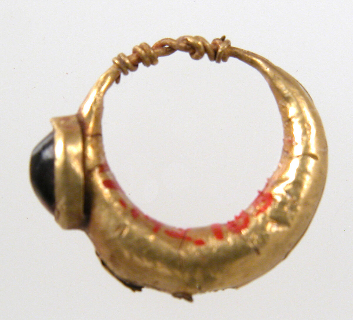 Earring, Gold, garnet or glass paste cabochon, Pontic