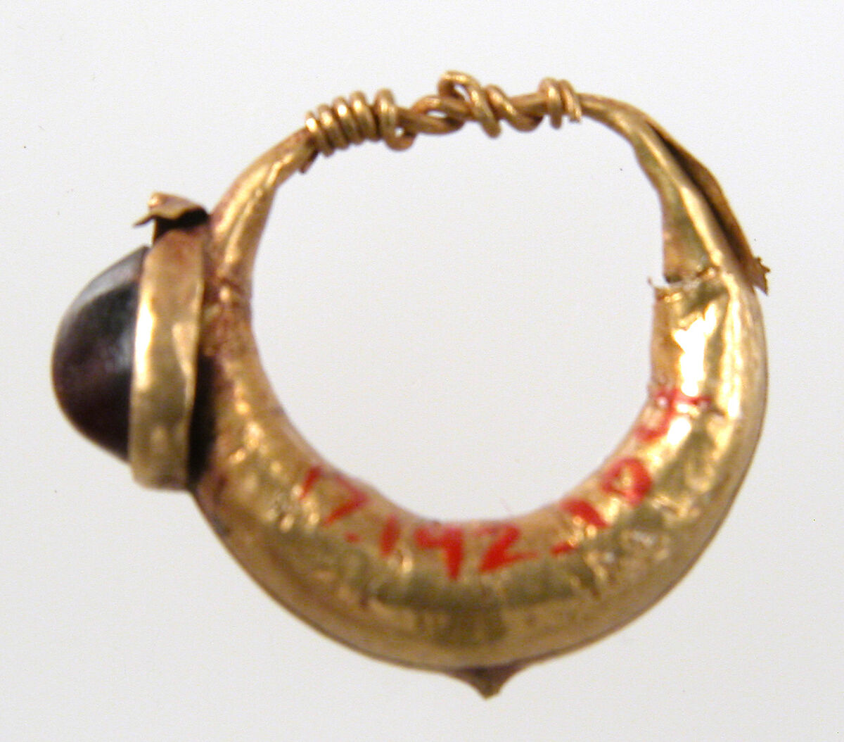 Earring, Gold, garnet or glass paste cabochon, Pontic