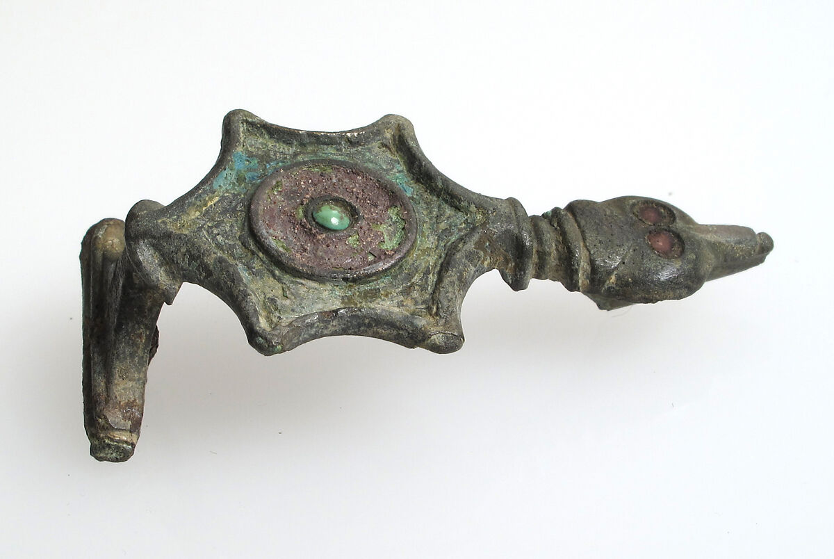 Roman deals bow brooch