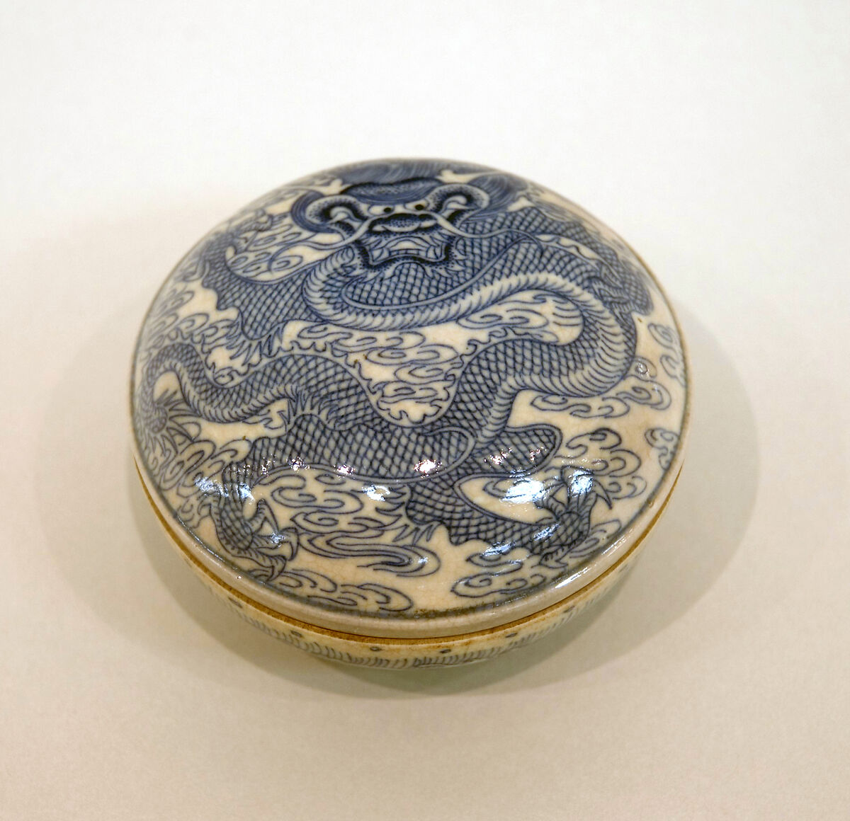 Seal paste box with dragon, Soft-paste porcelain painted in underglaze cobalt blue (Jingdezhen ware), China