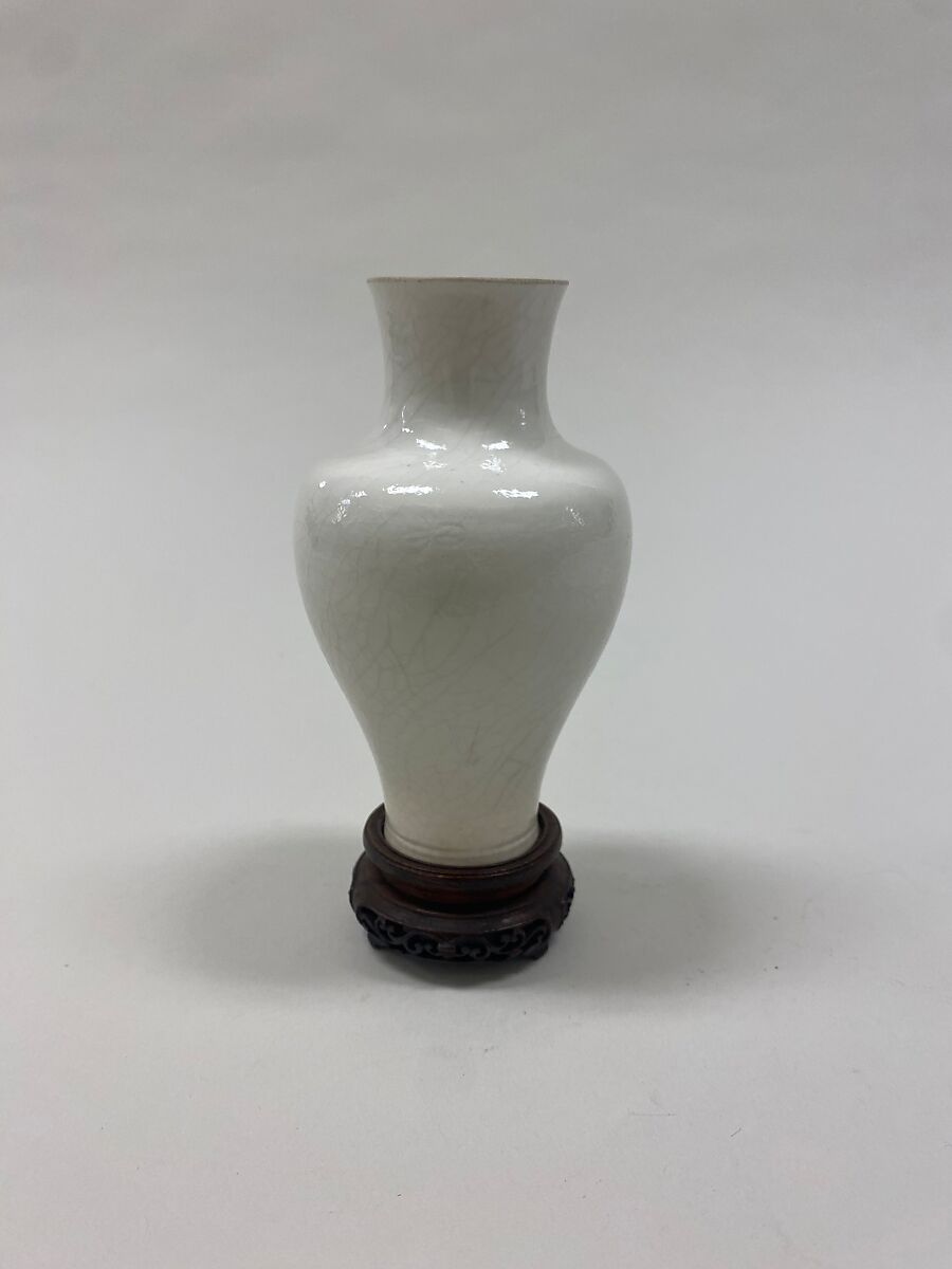Vase, Soft-paste porcelain (Jingdezhen ware), ChinaNeihuLu