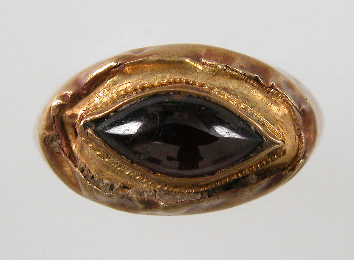 Finger Ring with Oval Bezel, Gold, garnet cabochon, Frankish