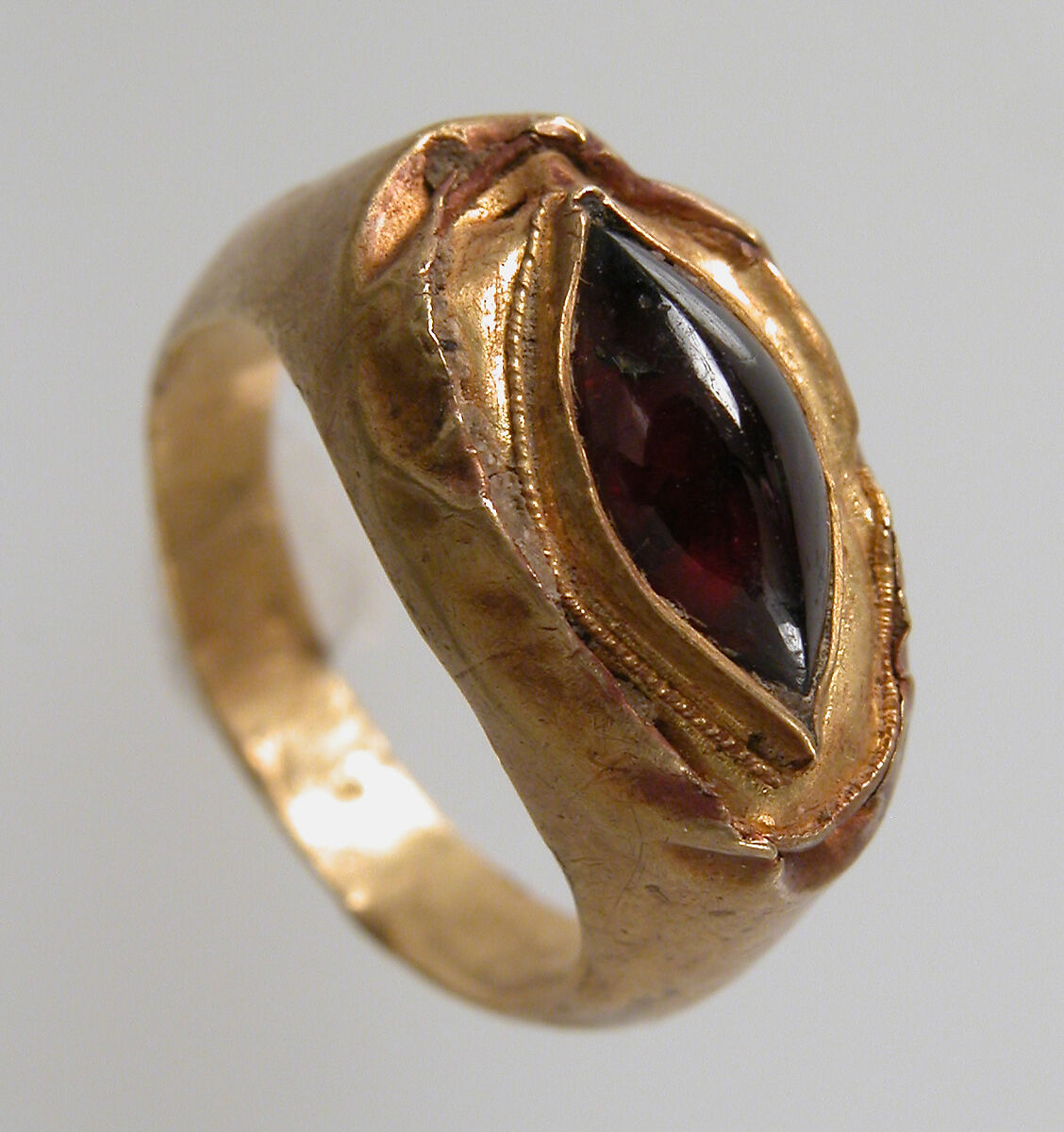 Finger Ring with Oval Bezel, Gold, garnet cabochon, Frankish 