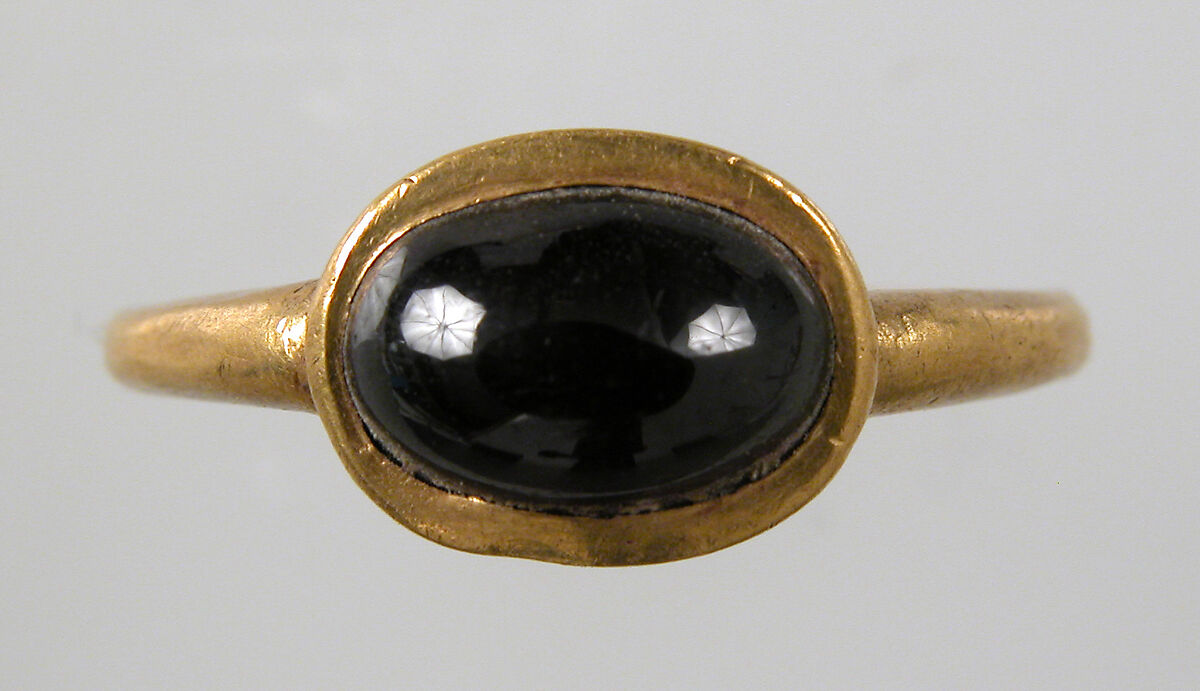 Finger Ring, Gold, garnet cabochon, Frankish