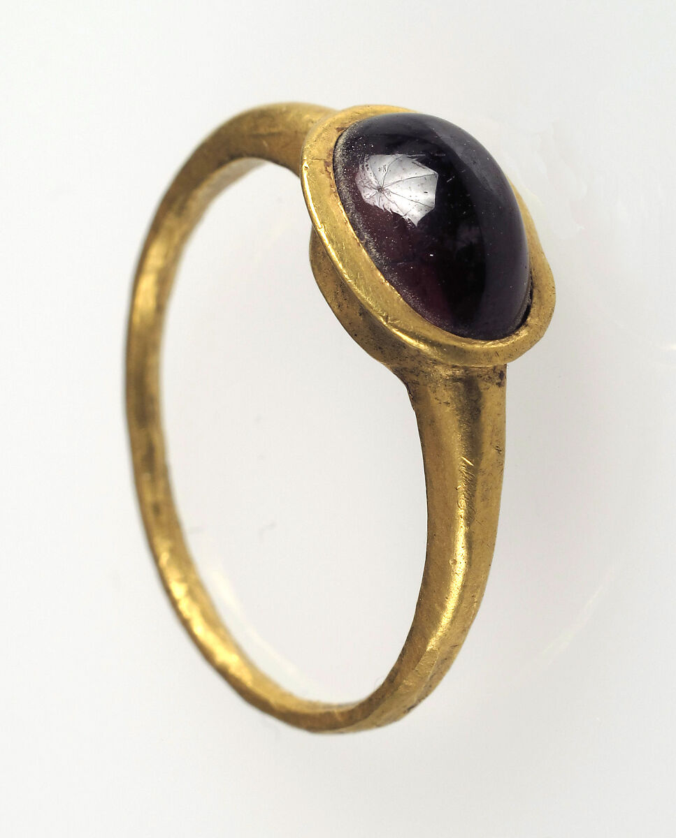 Finger Ring, Gold, garnet cabochon, Frankish 