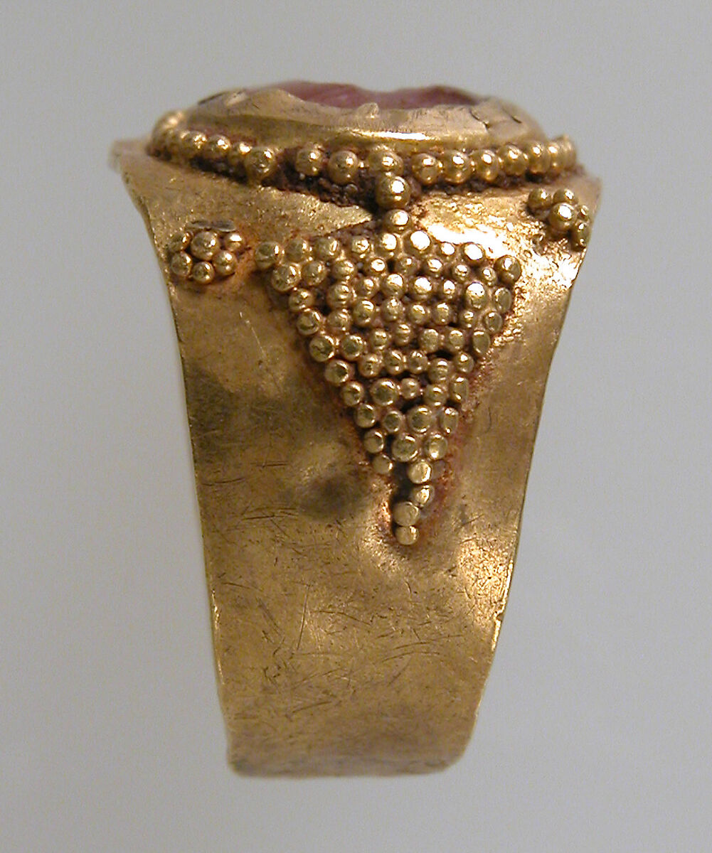 Finger Ring, Gold, carnelian intaglio, Frankish