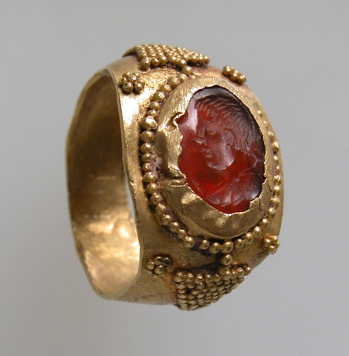 Finger Ring, Gold, carnelian intaglio, Frankish