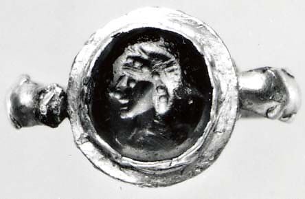 Finger Ring, Gold, garnet intaglio, European