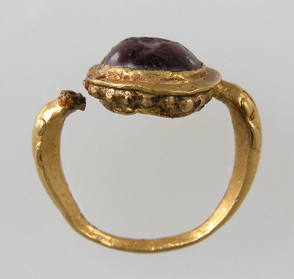 Finger Ring, Gold, garnet intaglio, European