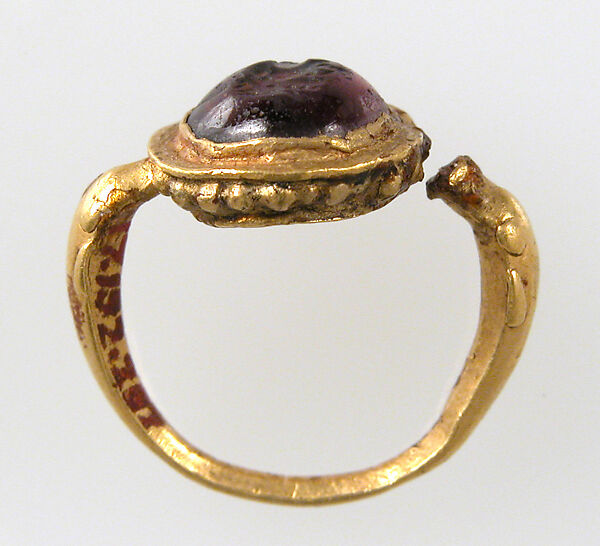 Finger Ring, Gold, garnet intaglio, European