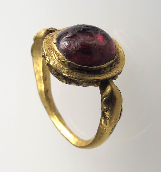 Finger Ring, Gold, garnet intaglio, European