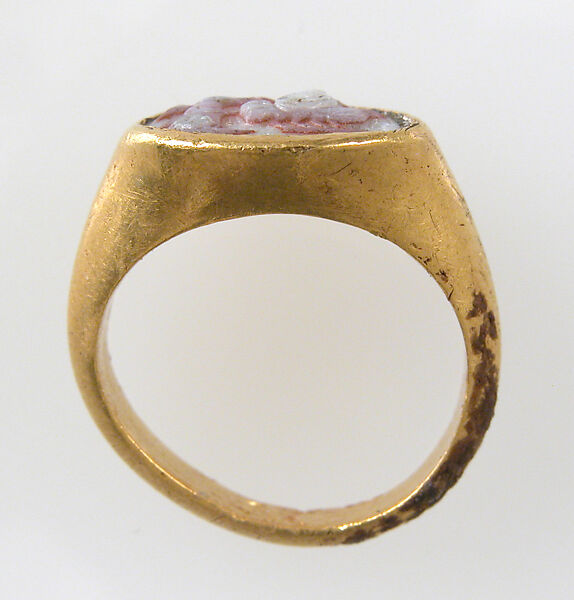 Finger Ring, Gold, red & white cameo, European