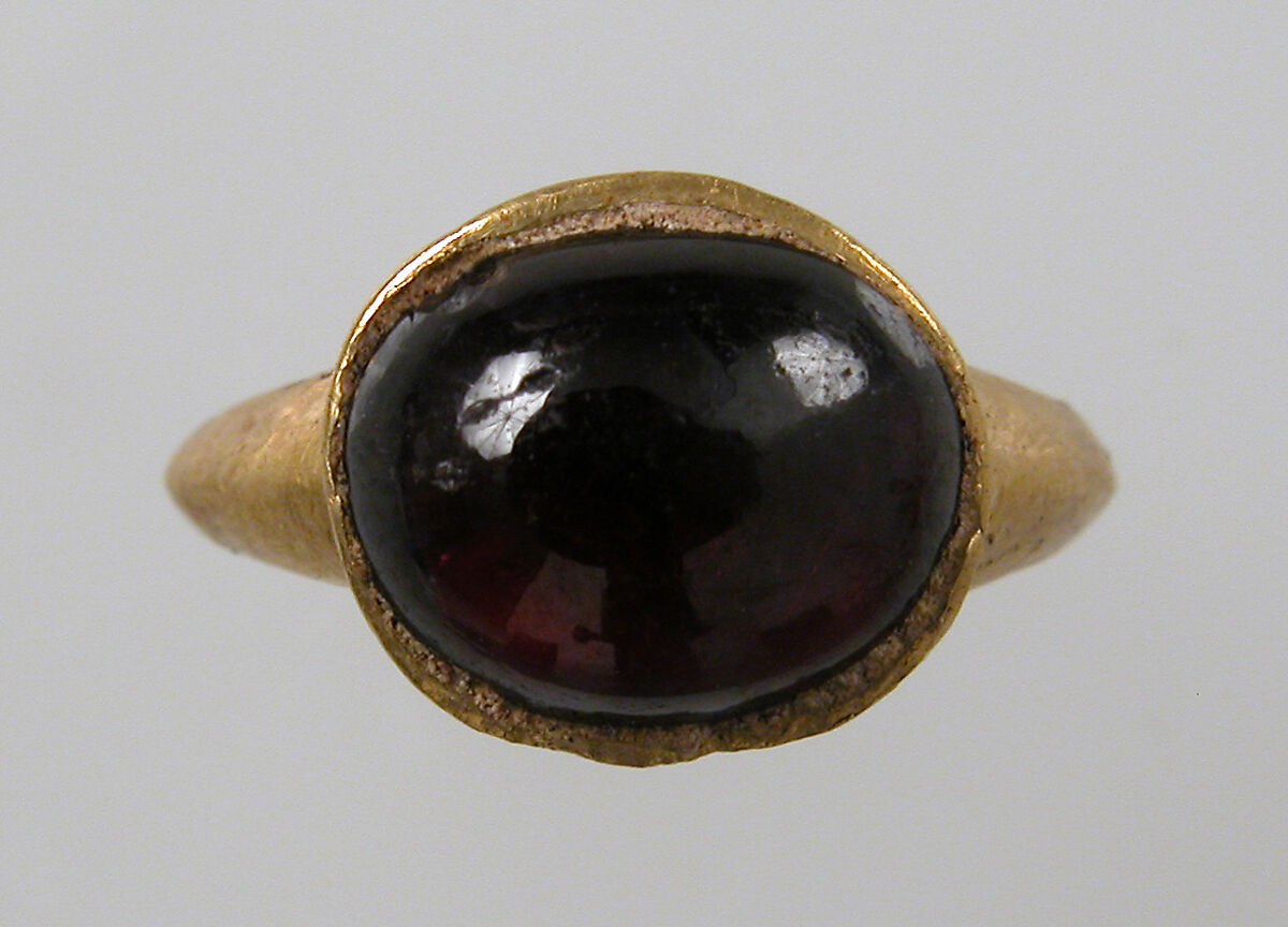 Finger Ring, Gold, garnet cabochon, Frankish