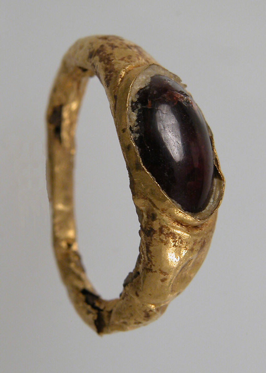 Finger Ring, Gold, garnet cabochon, Frankish 