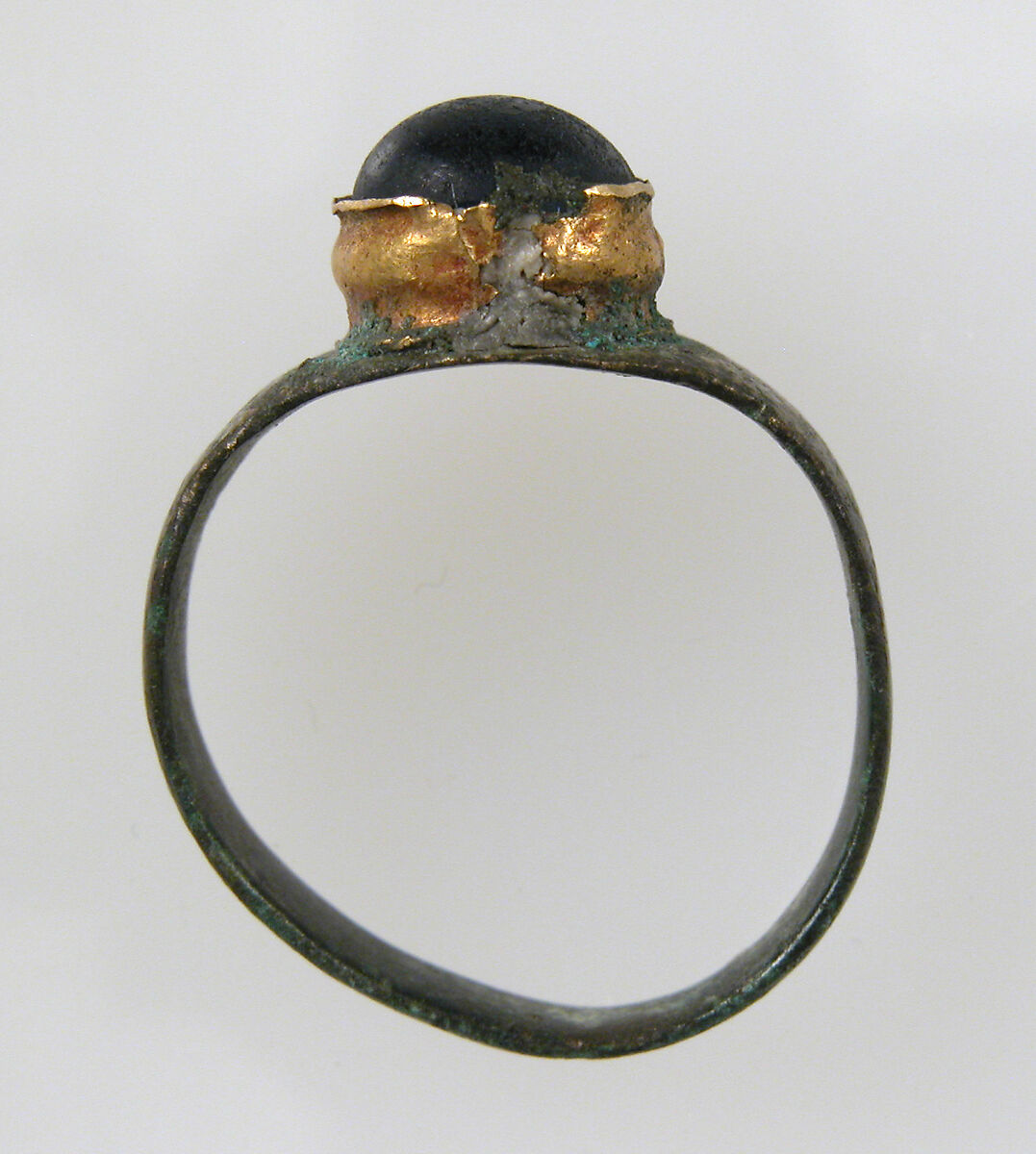 Finger Ring, Copper alloy, gilding, gold, glass paste cabochon, Frankish