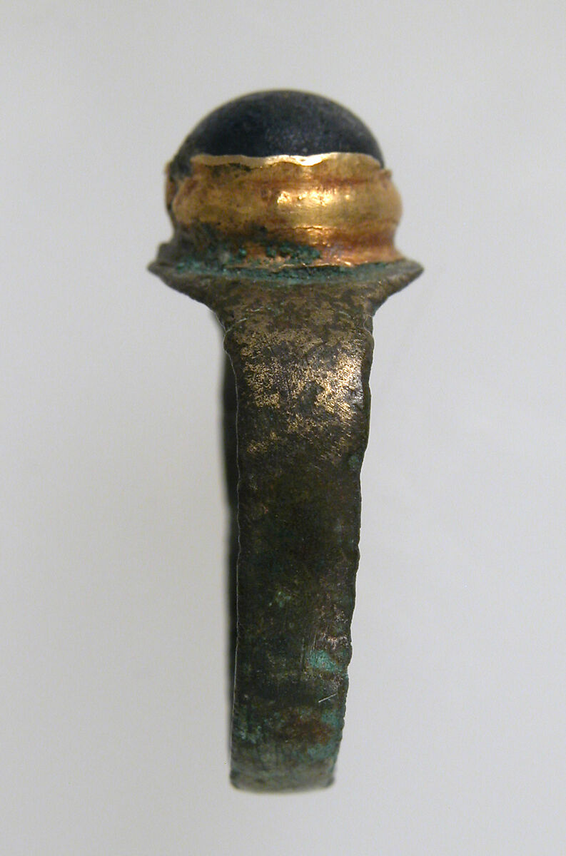Finger Ring, Copper alloy, gilding, gold, glass paste cabochon, Frankish