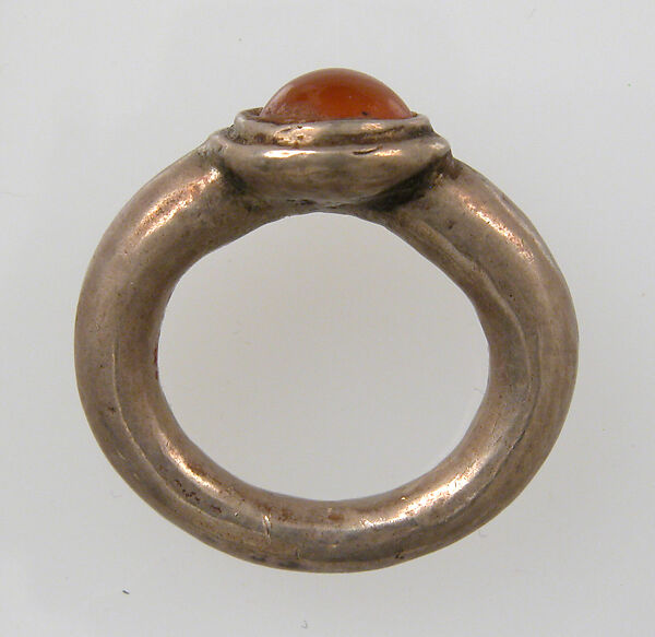 Finger Ring, Electrum, carnelian cabochon, European