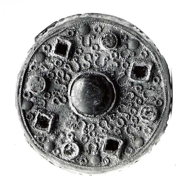 Disk Brooch, Gold, wire, glass, paste, copper alloy core, cabochon, European