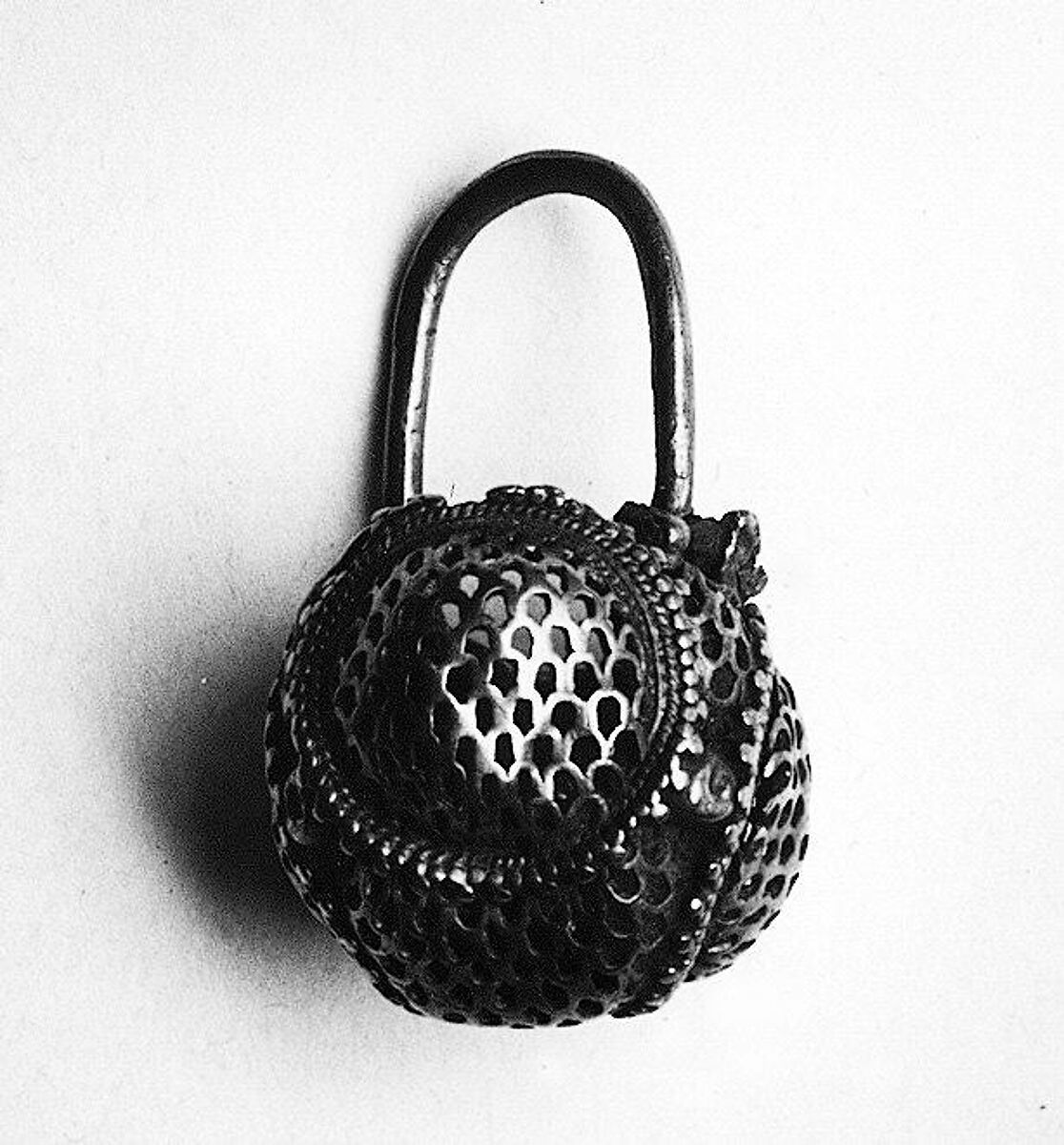 Gold "Basket" Earring, Gold, Byzantine