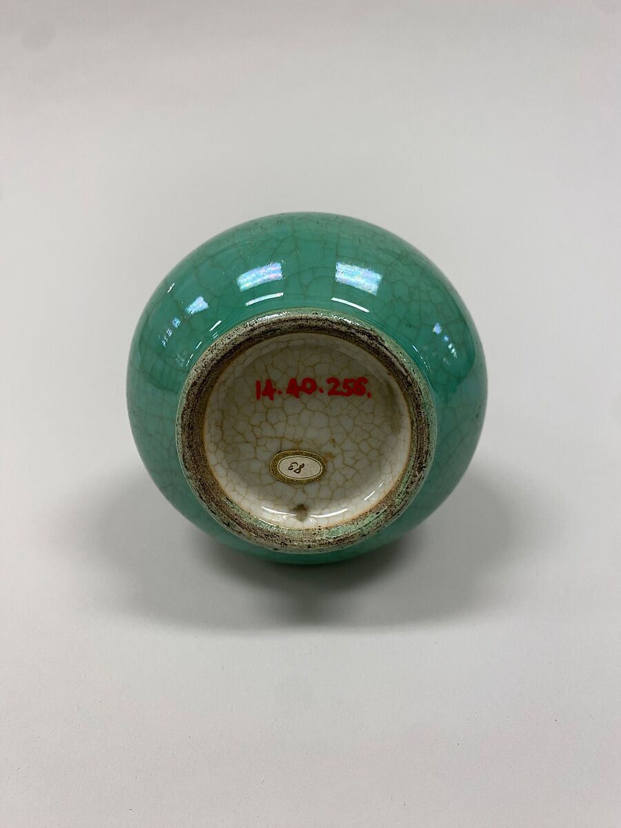 Vase, Porcelain painted with crackled green glaze (Jingdezhen ware), China