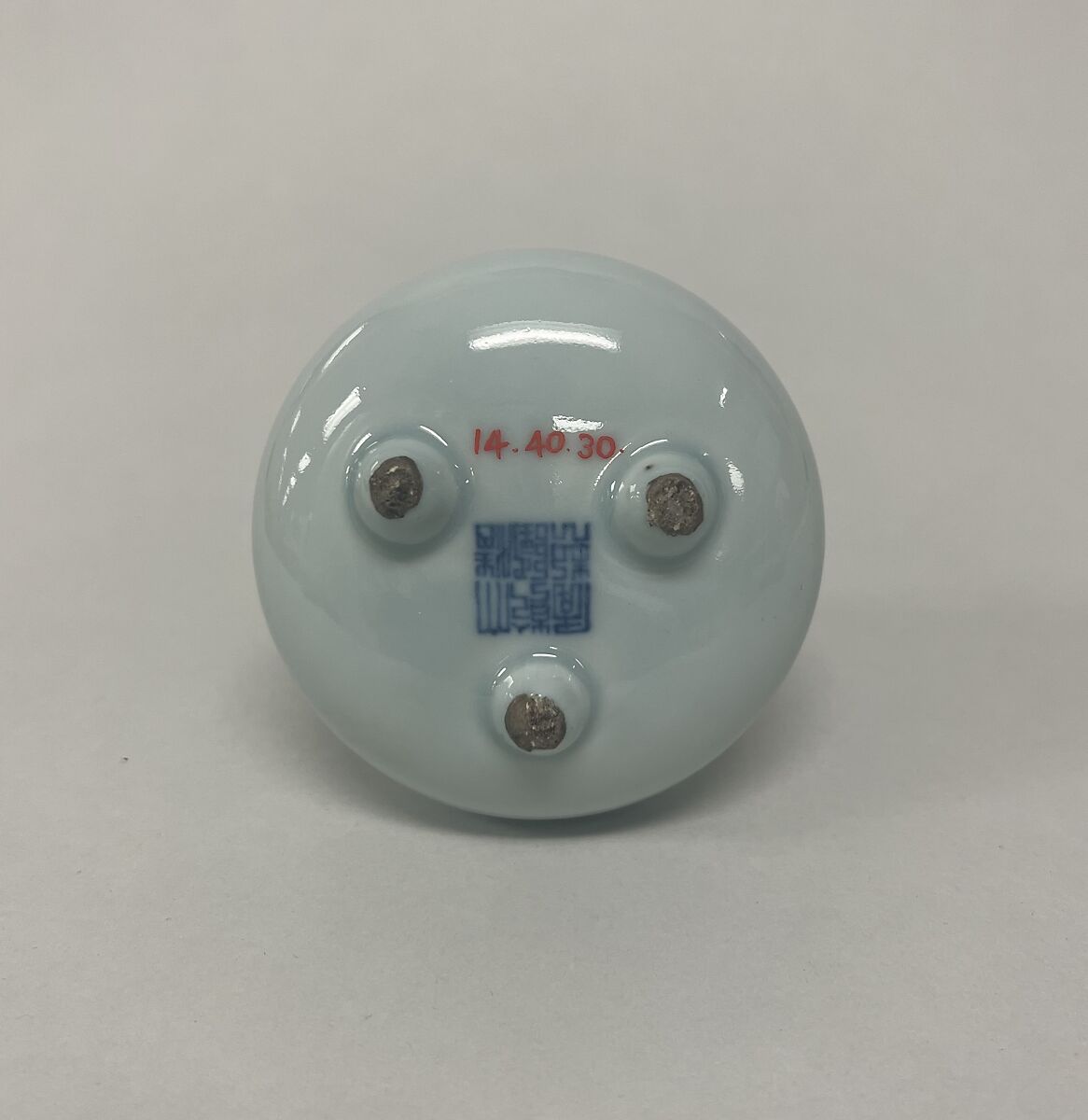 Tripod vase, Porcelain with clair de lune glaze (Jingdezhen ware), China