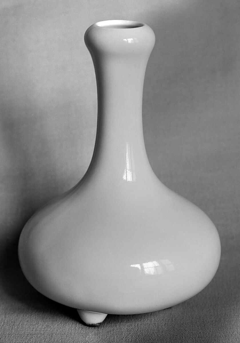 Tripod vase, Porcelain with clair de lune glaze (Jingdezhen ware), China