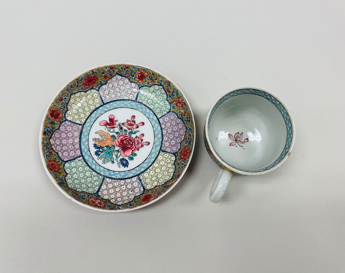 Cup and saucer with floral patterns, Porcelain painted in overglaze polychrome enamels (Jingdezhen ware), China