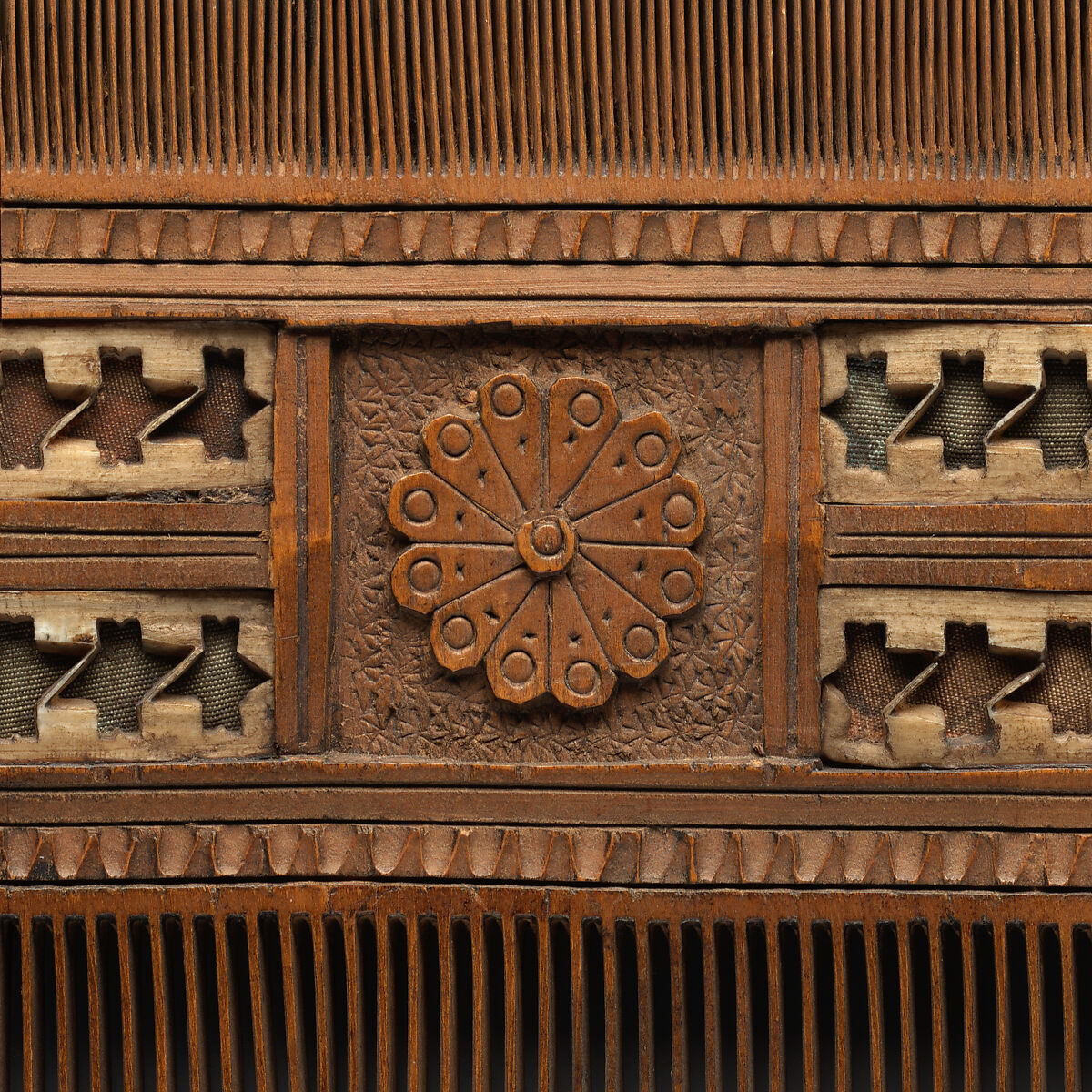 Comb, Boxwood inlaid with bone, and decorated with red and green silk, French (?)