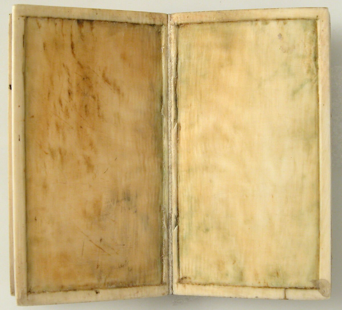 Booklet with Scenes of the Passion, Elephant ivory, polychromy, and gilding, North French (carving); Upper Rhenish (painting)