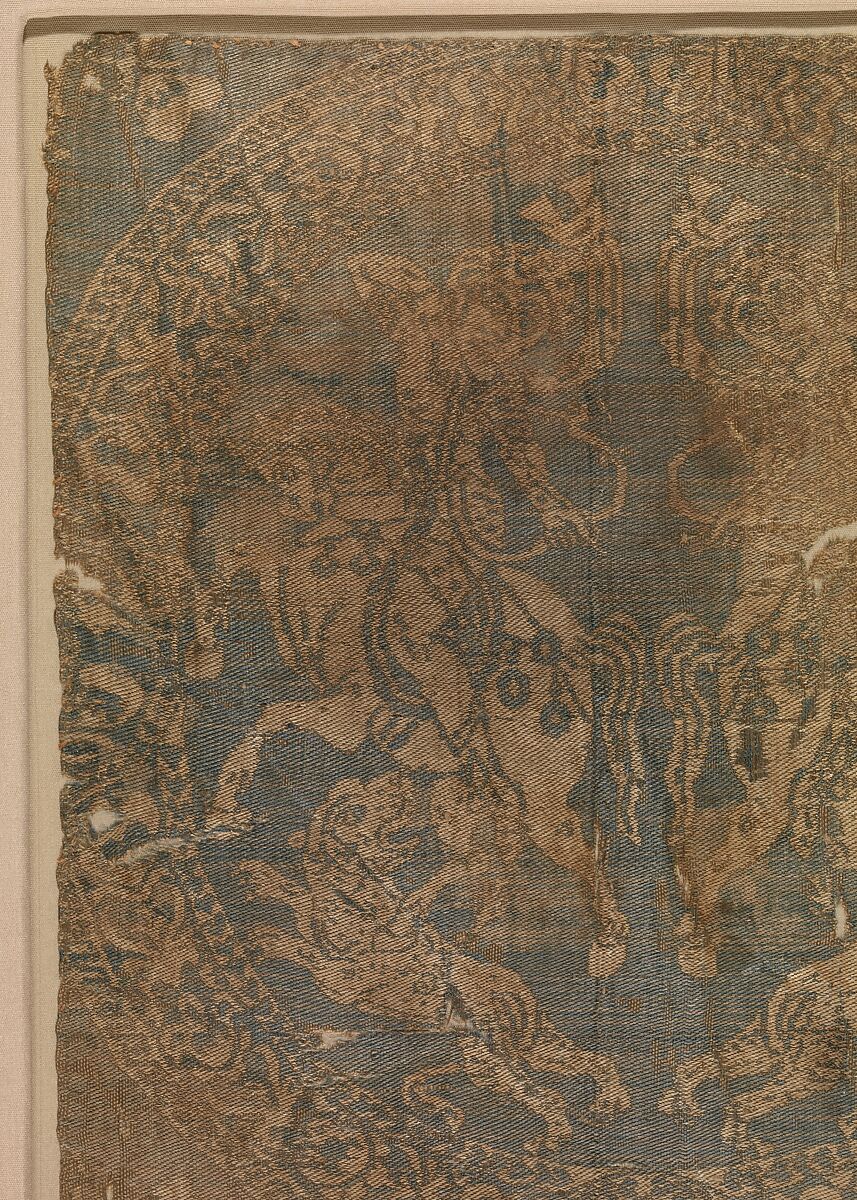 Roundel with Amazons and a Cross, Weft-faced compound twill (samit) in green, beige, and brownish silk, Byzantine