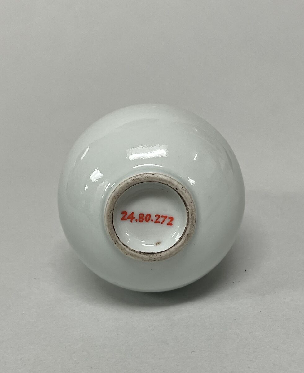 Bottle vase, Porcelain with light blue glaze (Jingdezhen ware), China