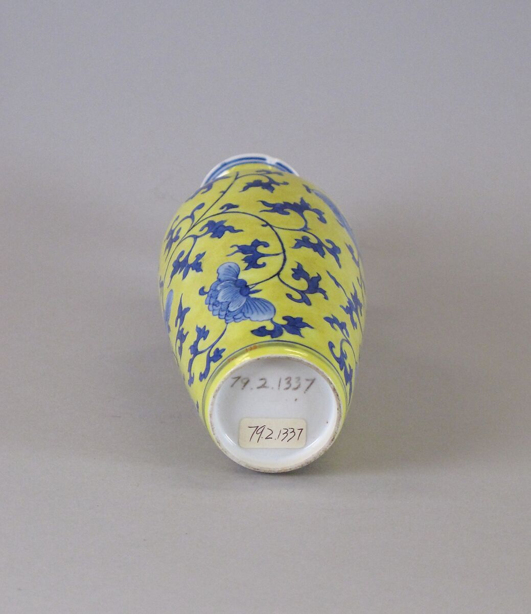 Vase, Porcelain painted in underglaze blue and overglaze yellow enamel, China