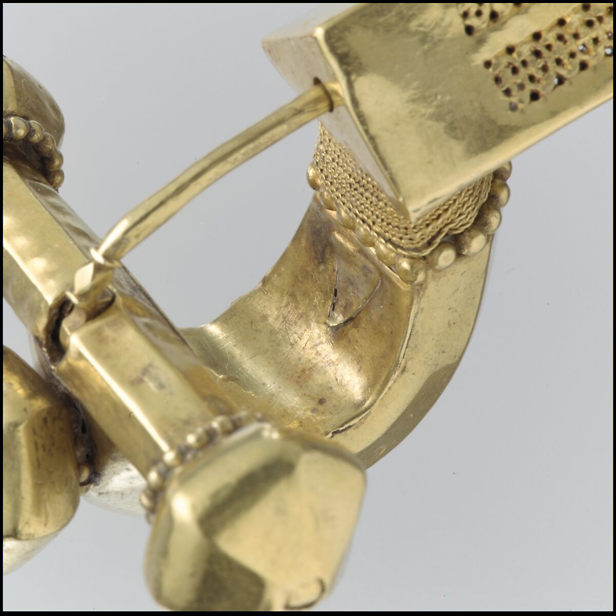 Crossbow Brooch, Gold, Late Roman or Byzantine