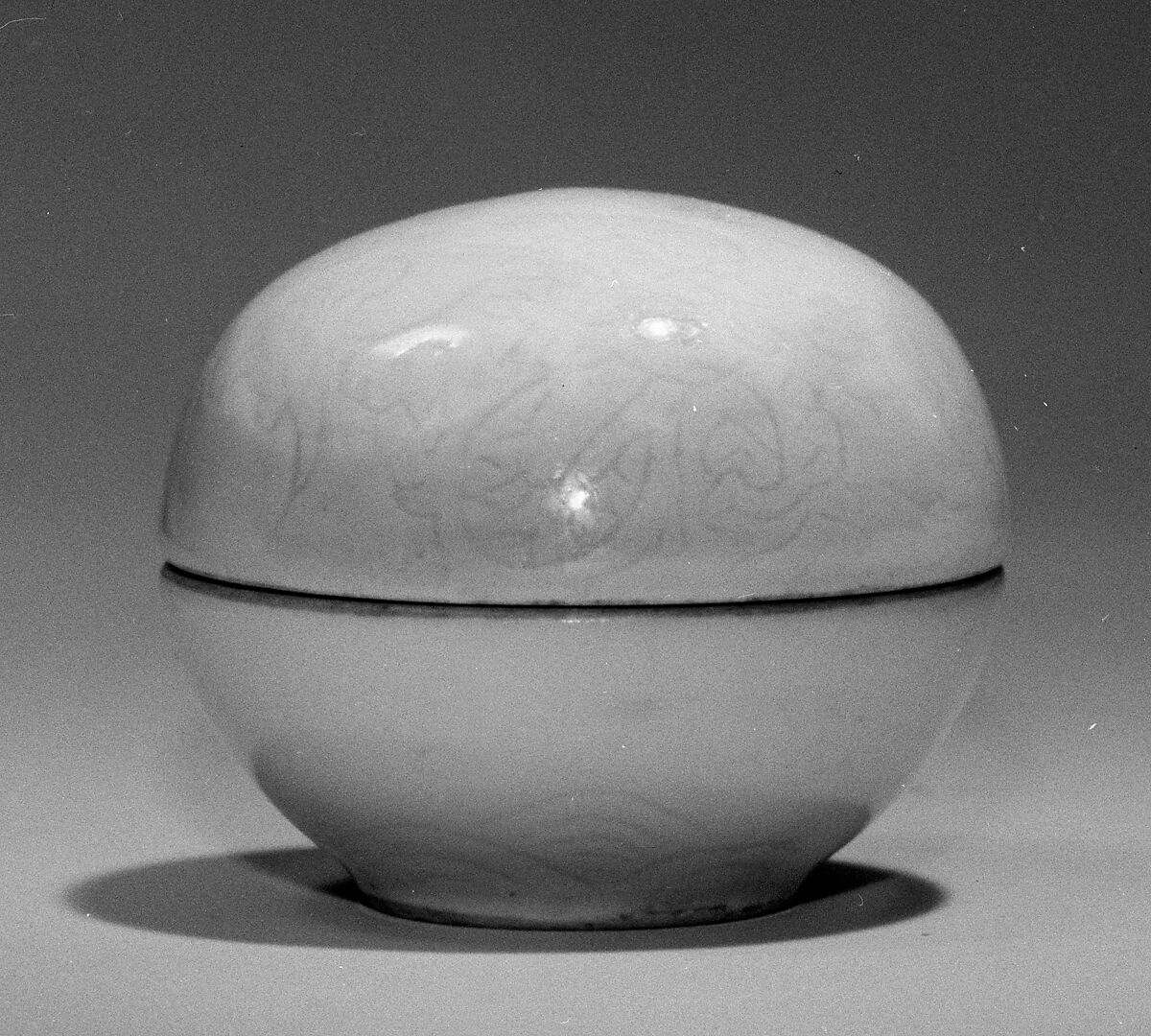 Rouge box with cover, Porcelain, China