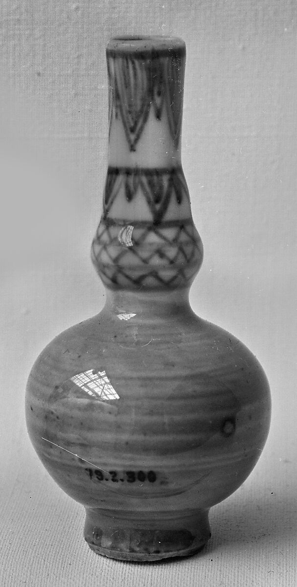 Vase, Porcelain painted in underglaze blue, with light blue glaze, China