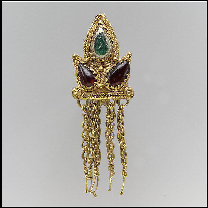 Earring, Gold, garnets, green glass, Sarmatian 