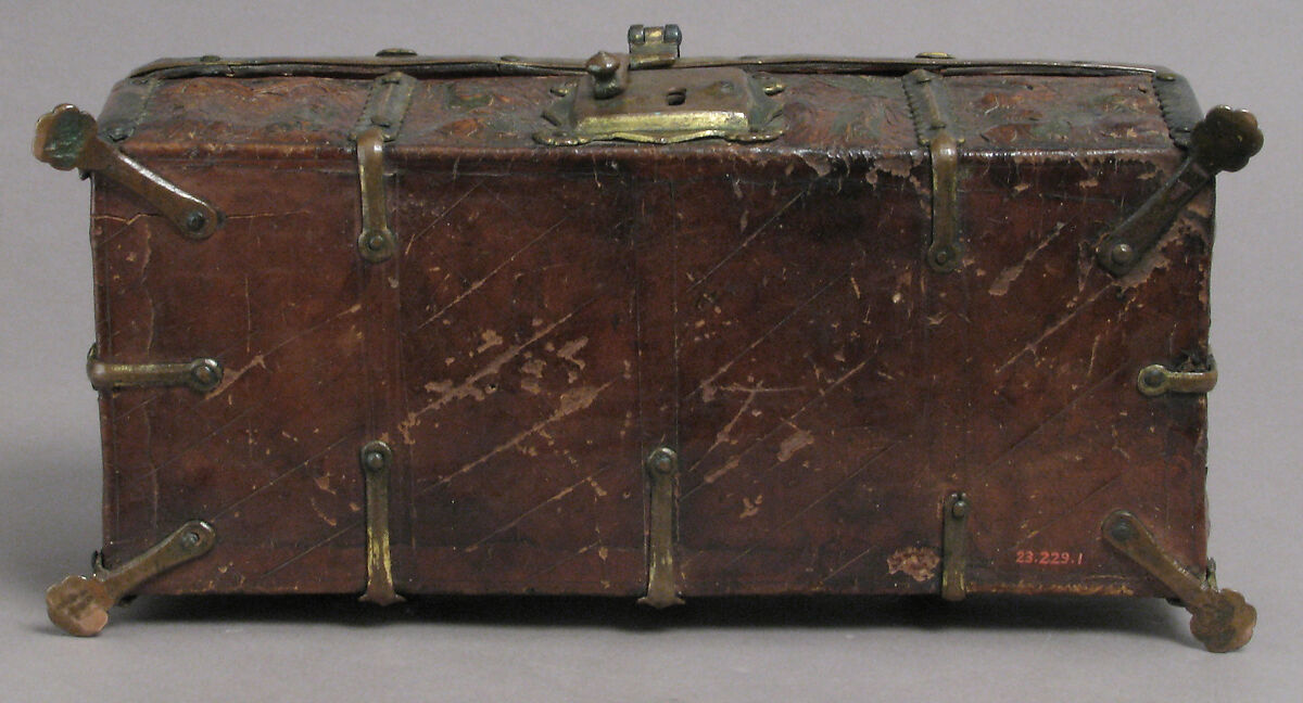Coffret, Leather (Cuir bouilli), polychromy, silver gilt and enamel coat of arms, gilt copper alloy mounts on wood core, French (?)