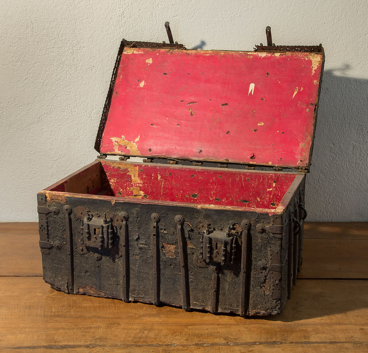 Coffer, Wood, leather, iron, Spanish