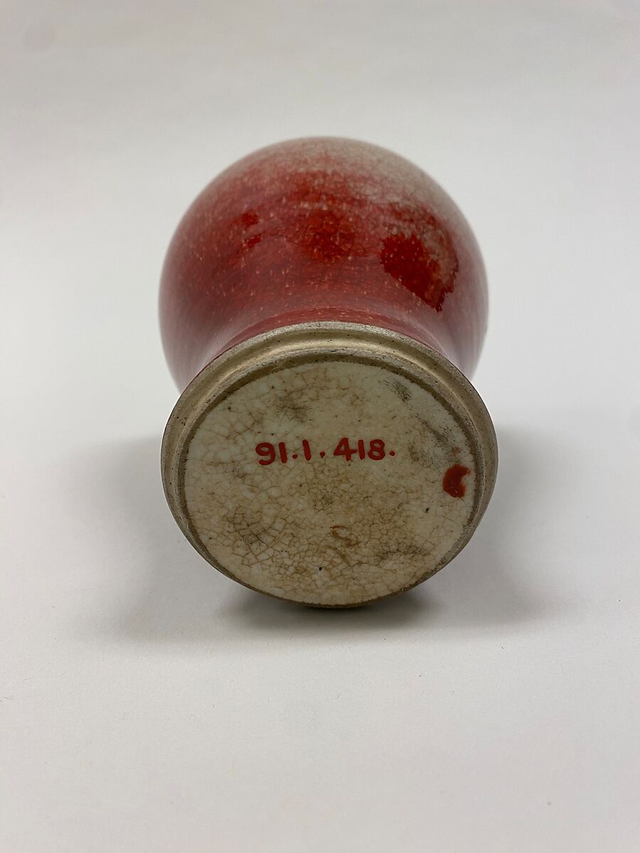Vase, Porcelain with ox-blood glaze (Jingdezhen ware), China