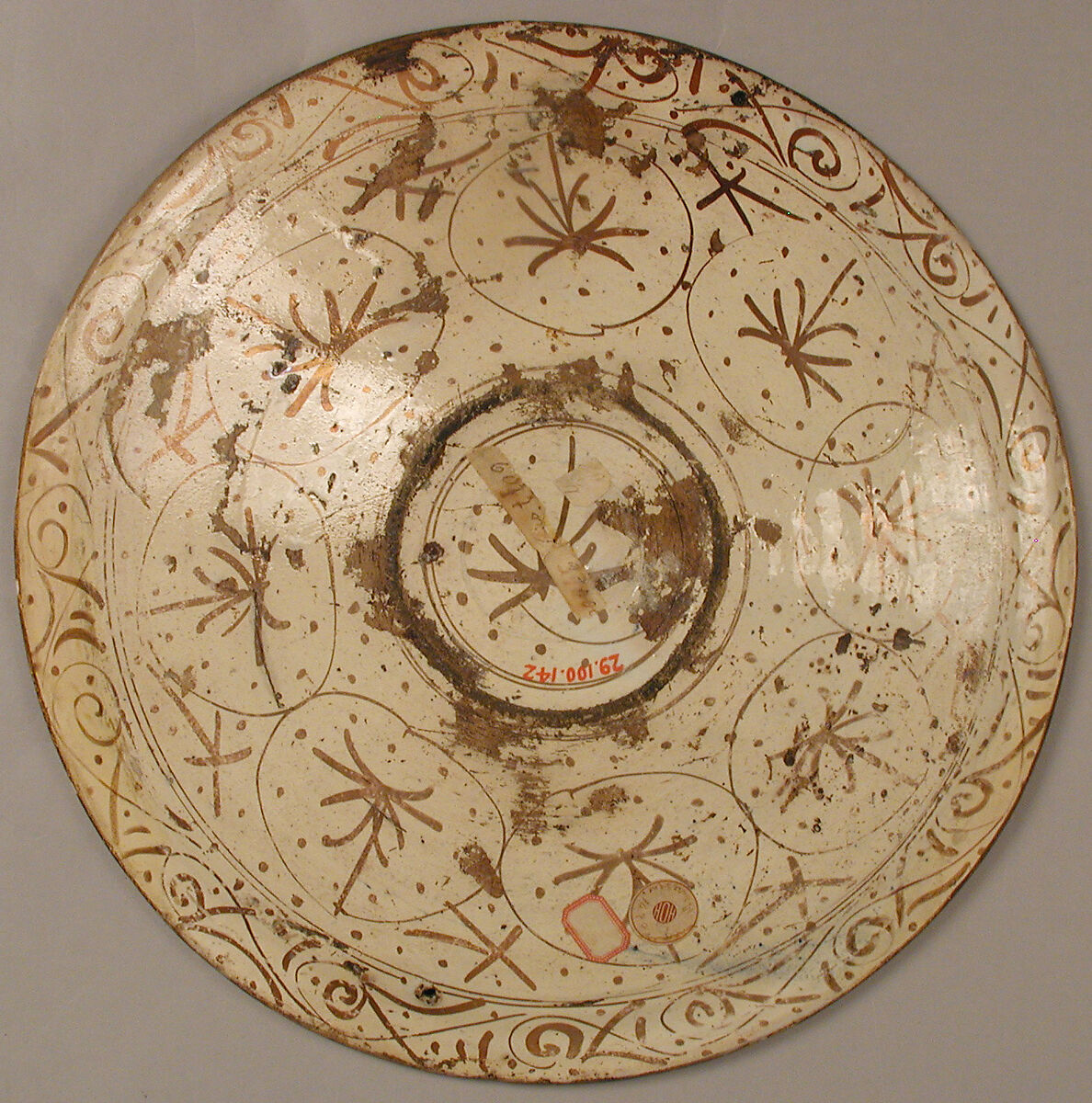 Dish, Tin-glazed earthenware, Spanish