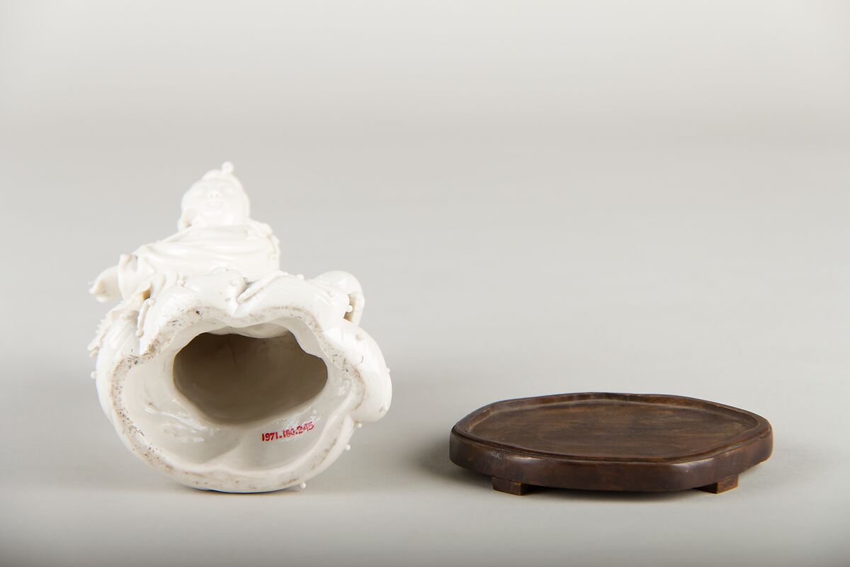 Figure of bodhisattva Guanyin, Porcelain with ivory glaze (Dehua ware), China