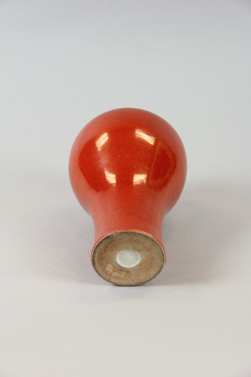 Meiping vase, Porcelain painted with coral red glaze (Jingdezhen ware), China