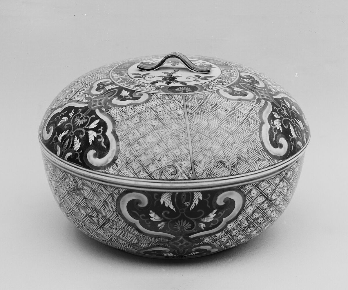 Box and Cover, White porcelain decorated under the glaze (Arita ware), Japan 