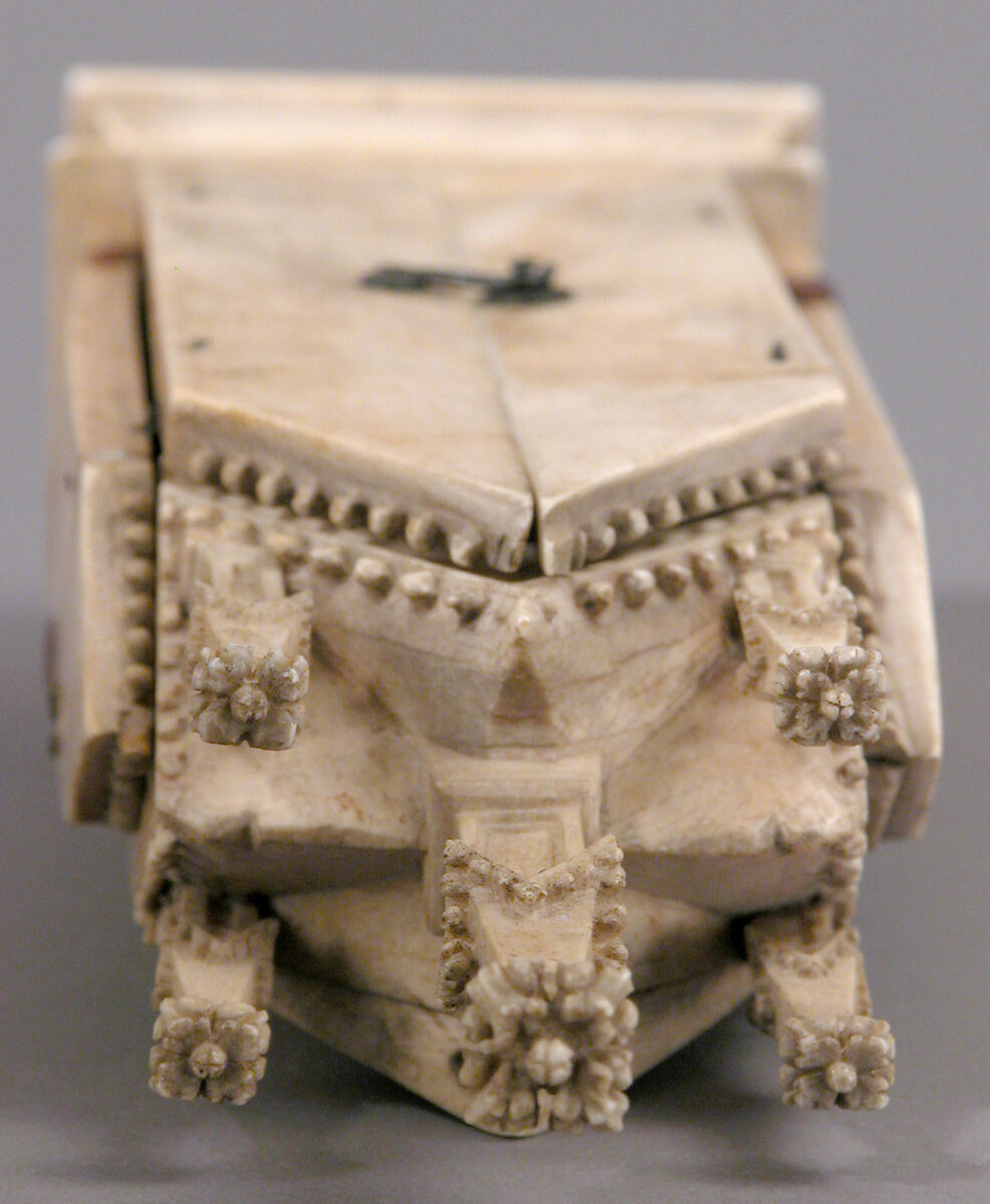 Folding Shrine with Virgin and Child, Elephant ivory with metal mounts, French