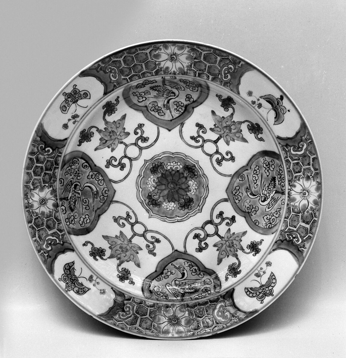 Dish with floral patterns, Porcelain painted in overglaze polychrome enamels (Jingdezhen ware), China 