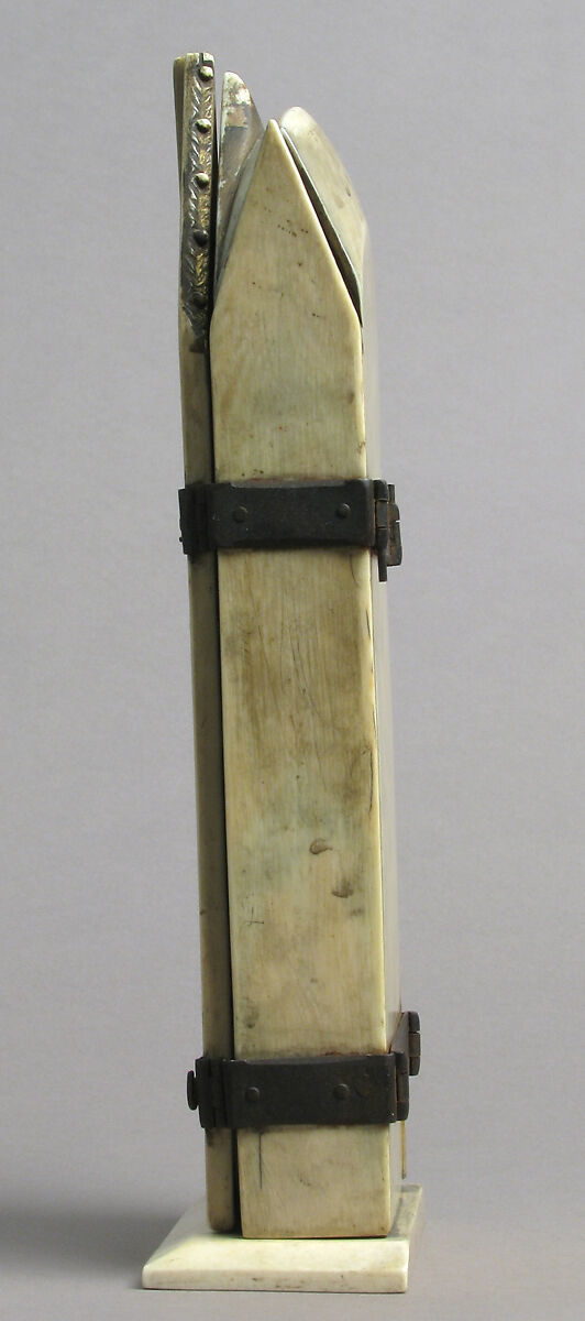 Folding Shrine, Elephant ivory with gilding and metal hinges, European (Medieval style)