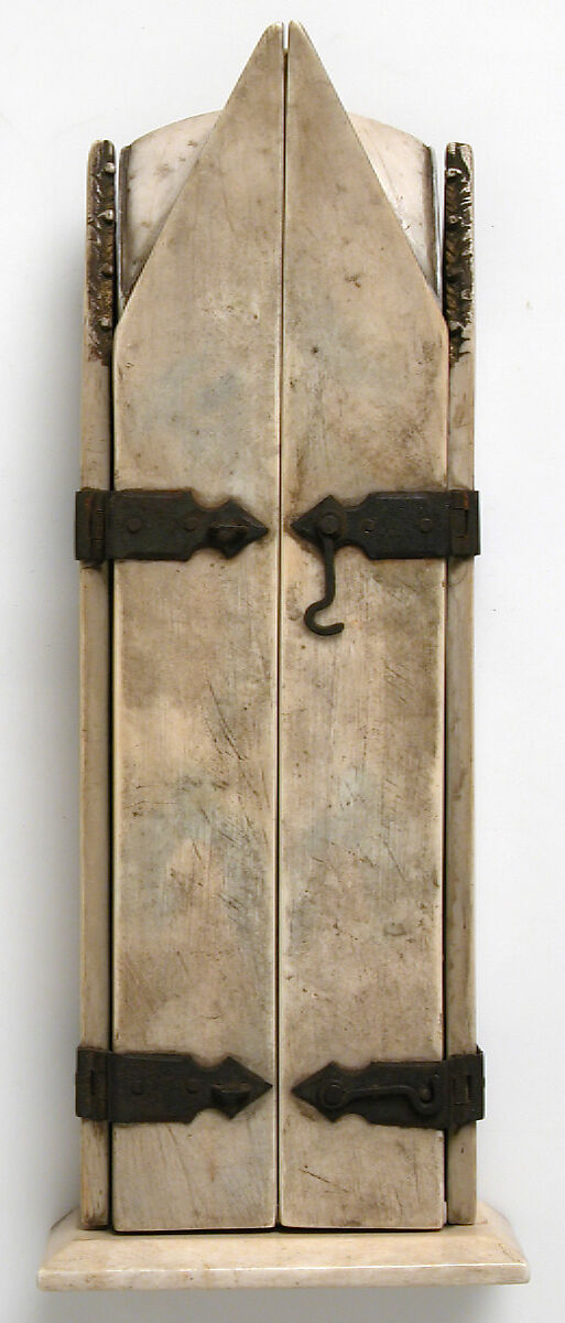 Folding Shrine, Elephant ivory with gilding and metal hinges, European (Medieval style)
